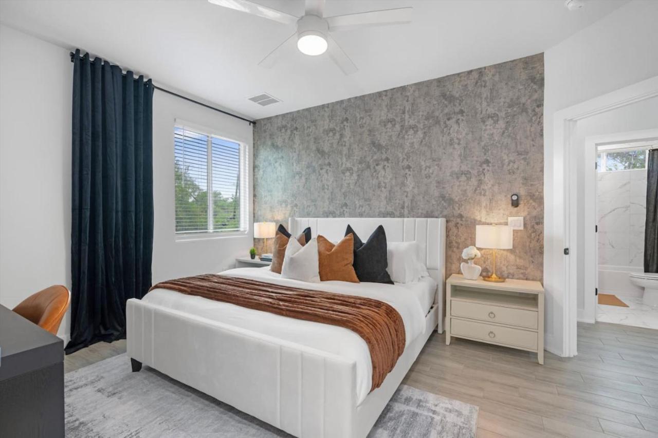 Mega Sized Luxury - Up To 24 Ppl - Downtown Access Holiday home Austin