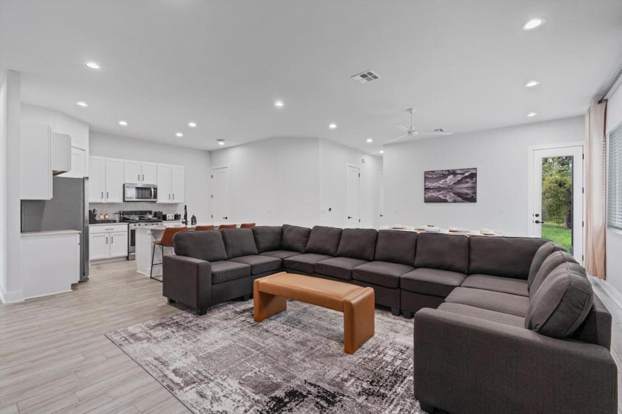 Mega Sized Luxury - Up To 24 Ppl - Downtown Access Holiday home Austin