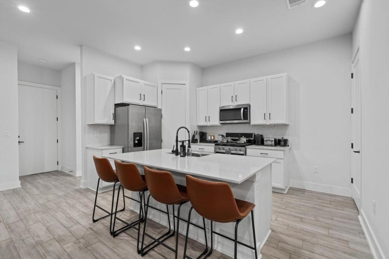 Mega Sized Luxury - Up To 24 Ppl - Downtown Access * Austin