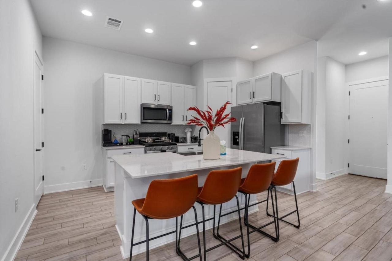 Holiday home Mega Sized Luxury - Up To 24 Ppl - Downtown Access Austin