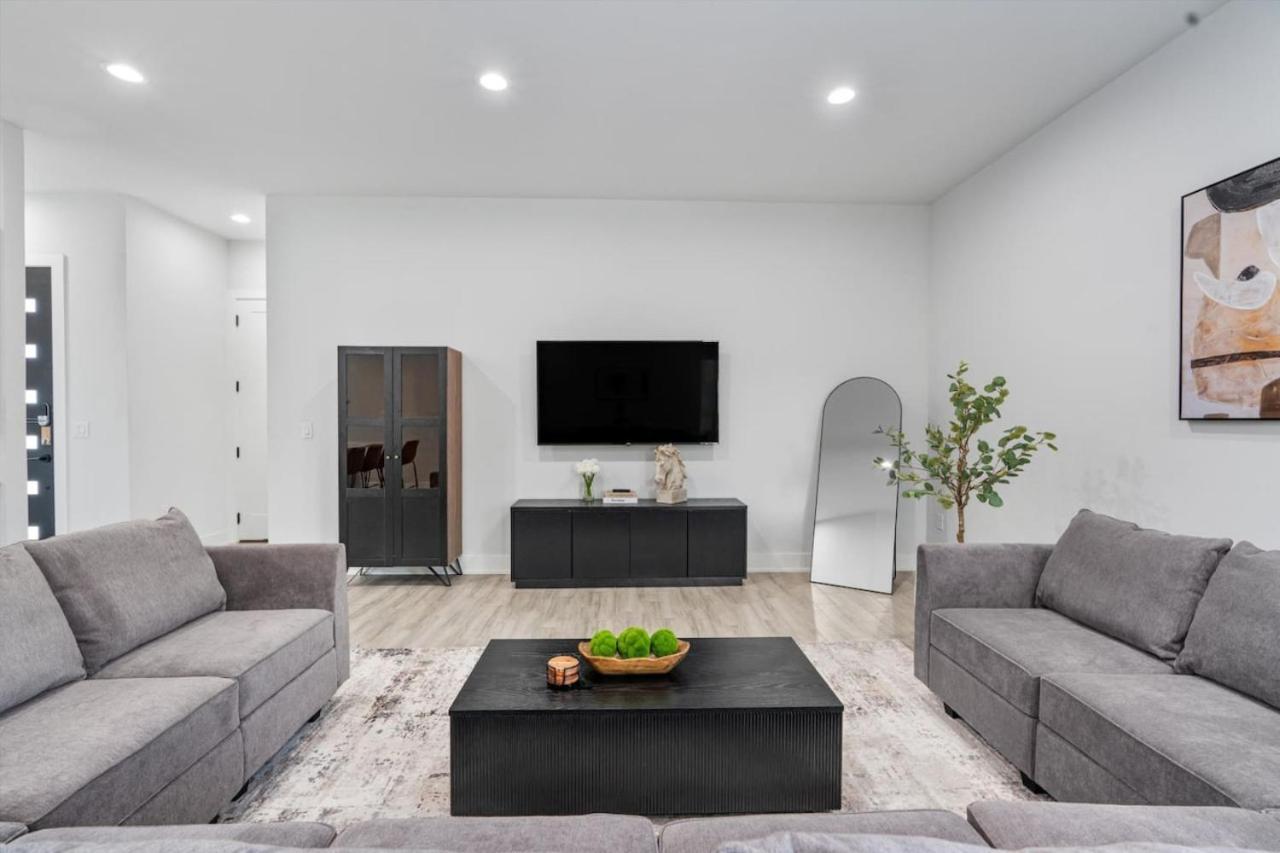 Mega Sized Luxury - Up To 24 Ppl - Downtown Access * Austin