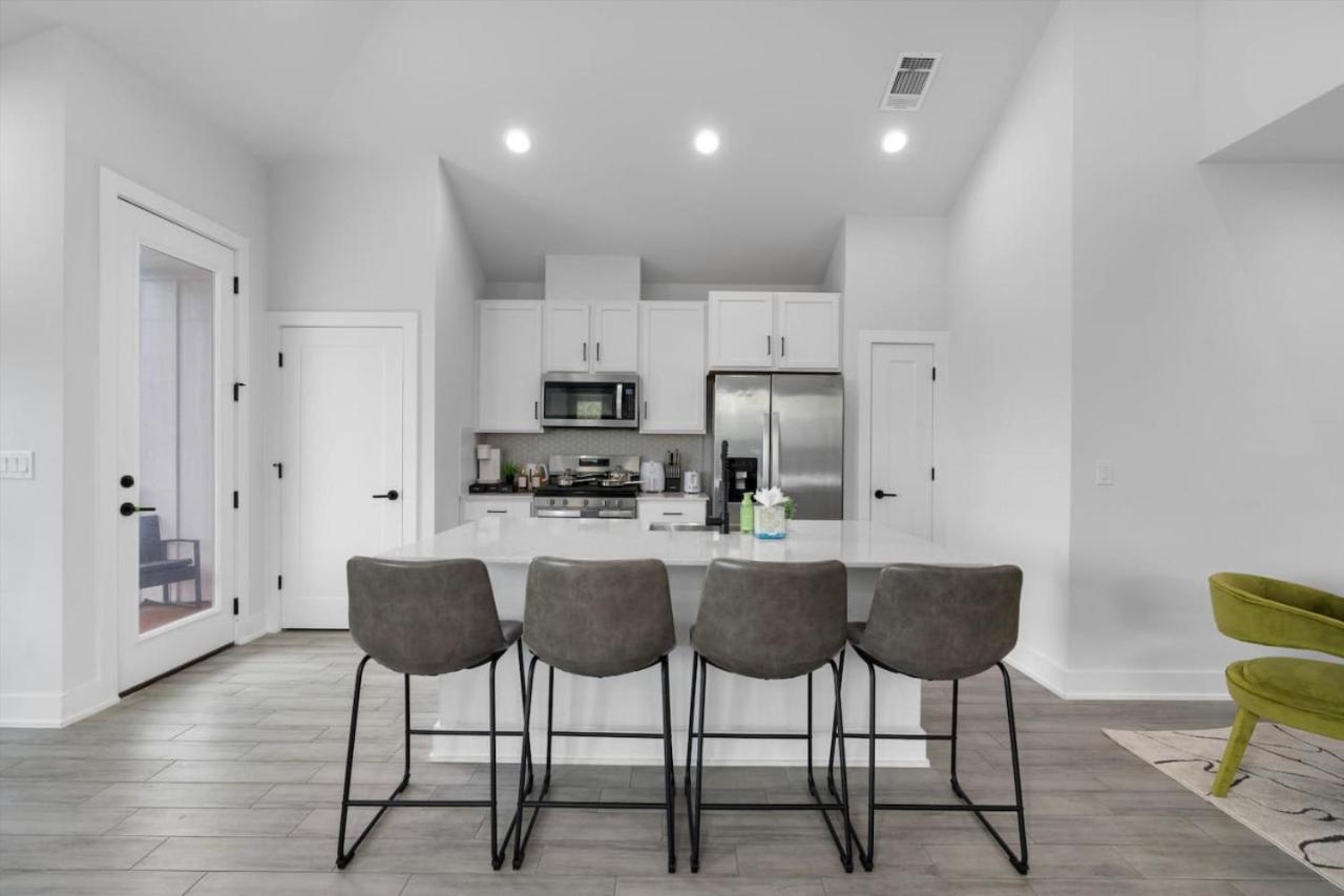 Holiday home Mega Sized Luxury - Up To 24 Ppl - Downtown Access Austin