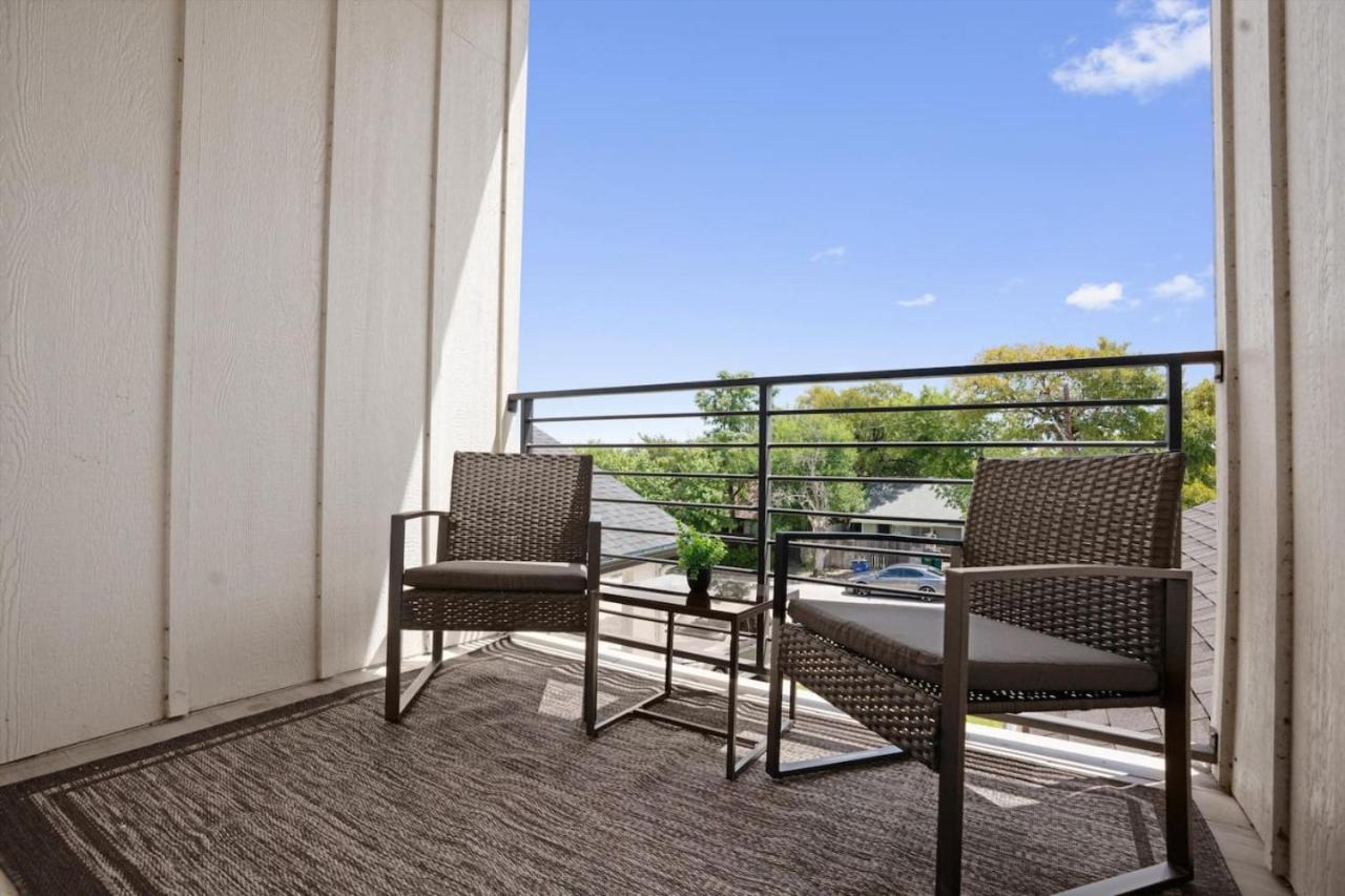 Holiday home Mega Sized Luxury - Up To 24 Ppl - Downtown Access
