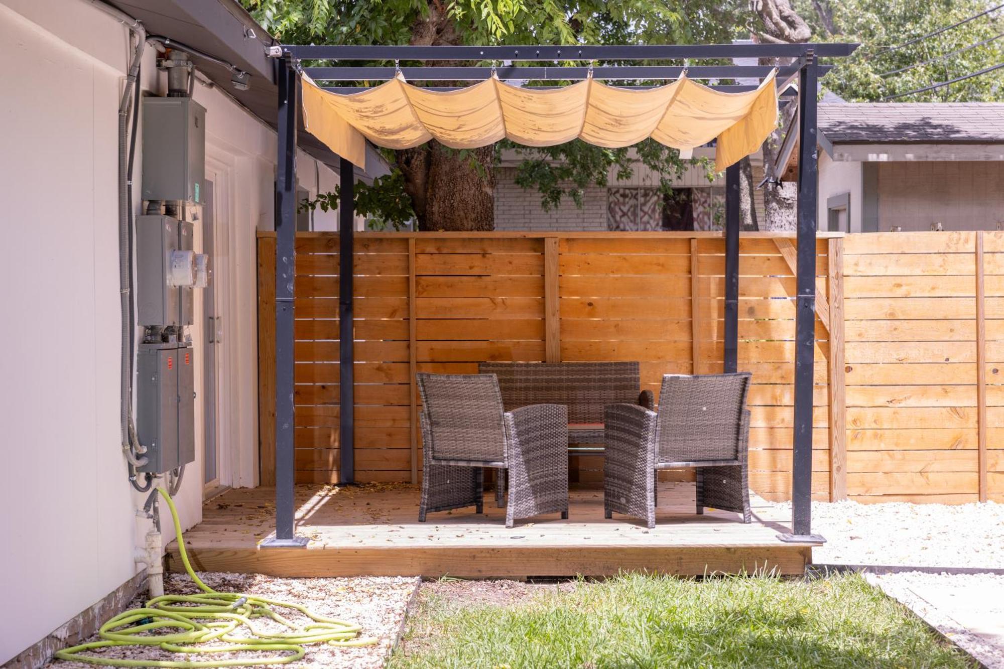 Luxe Retreat, Modern Gem With Private Backyard Oasis *