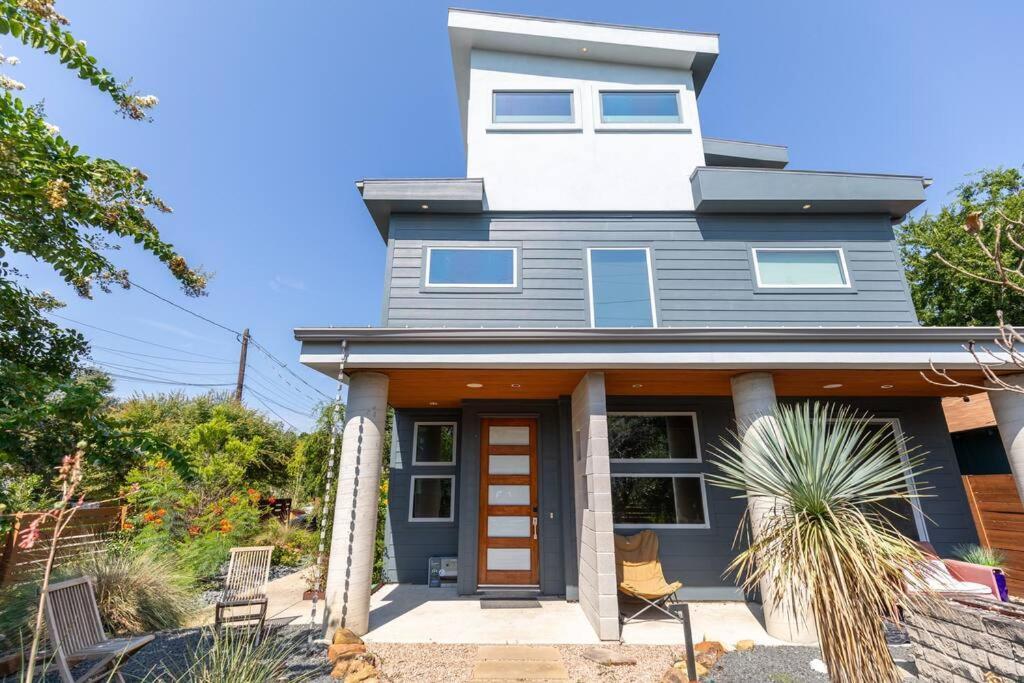 Luxury Modern In Dt *