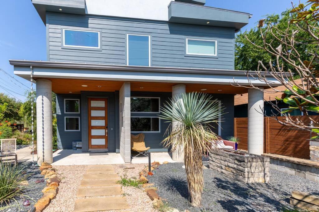 Luxury Modern In Dt Holiday home