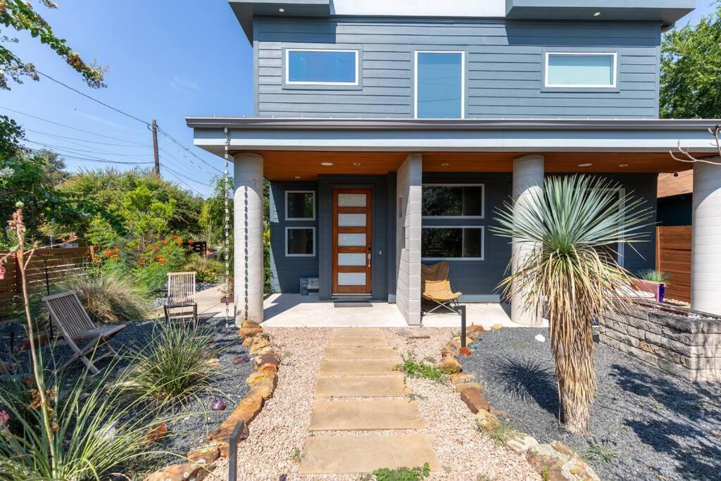 Luxury Modern In Dt Holiday home