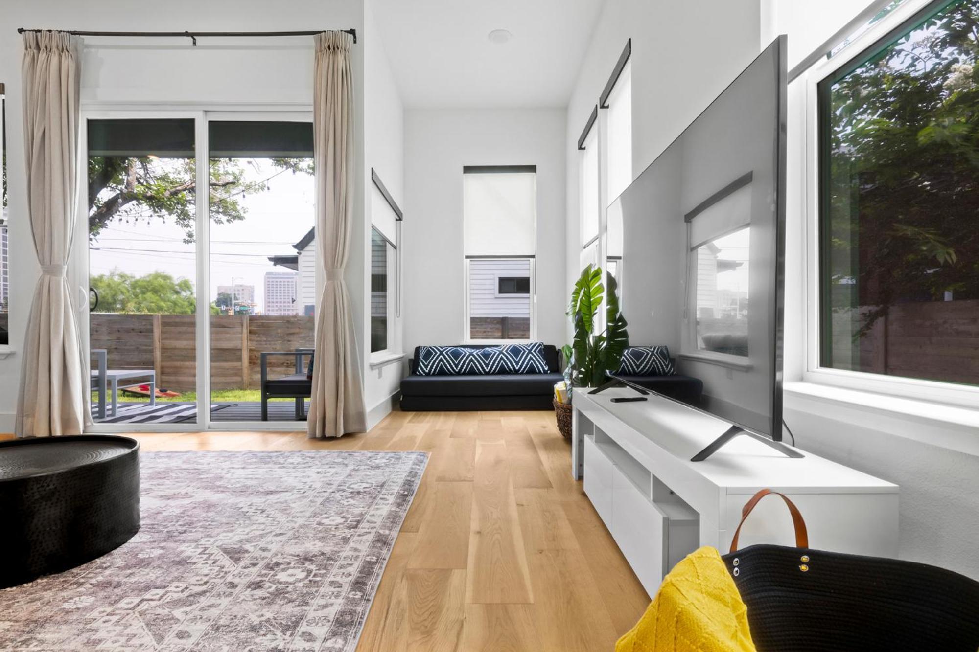 Rainey St Retreat - Cowboy Pool & Urban Chic *
