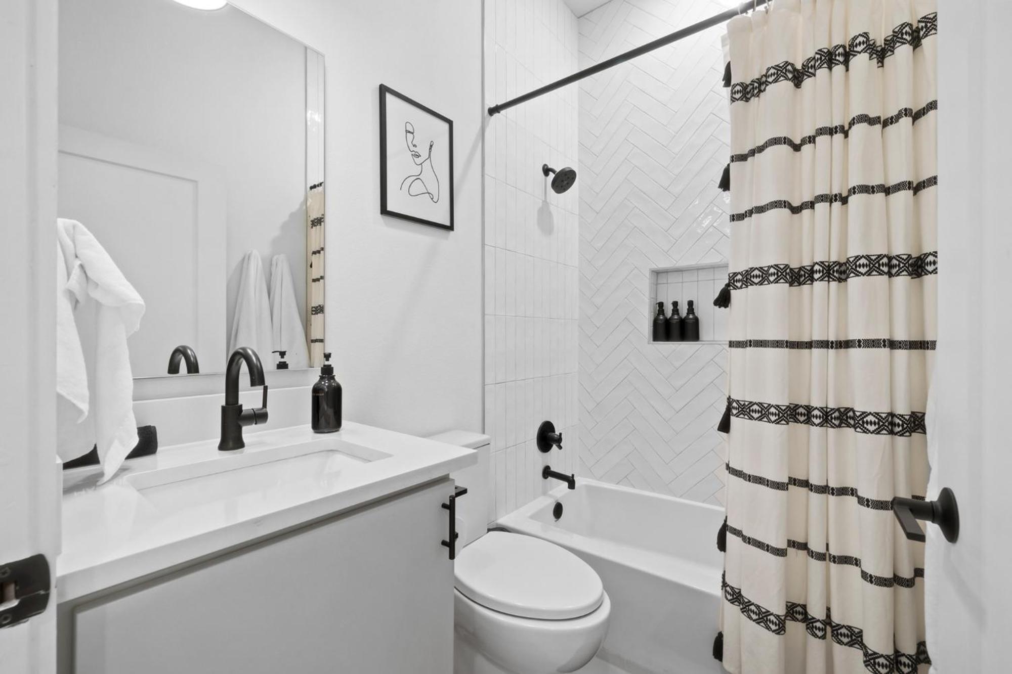 Rainey St Retreat - Cowboy Pool & Urban Chic * Austin