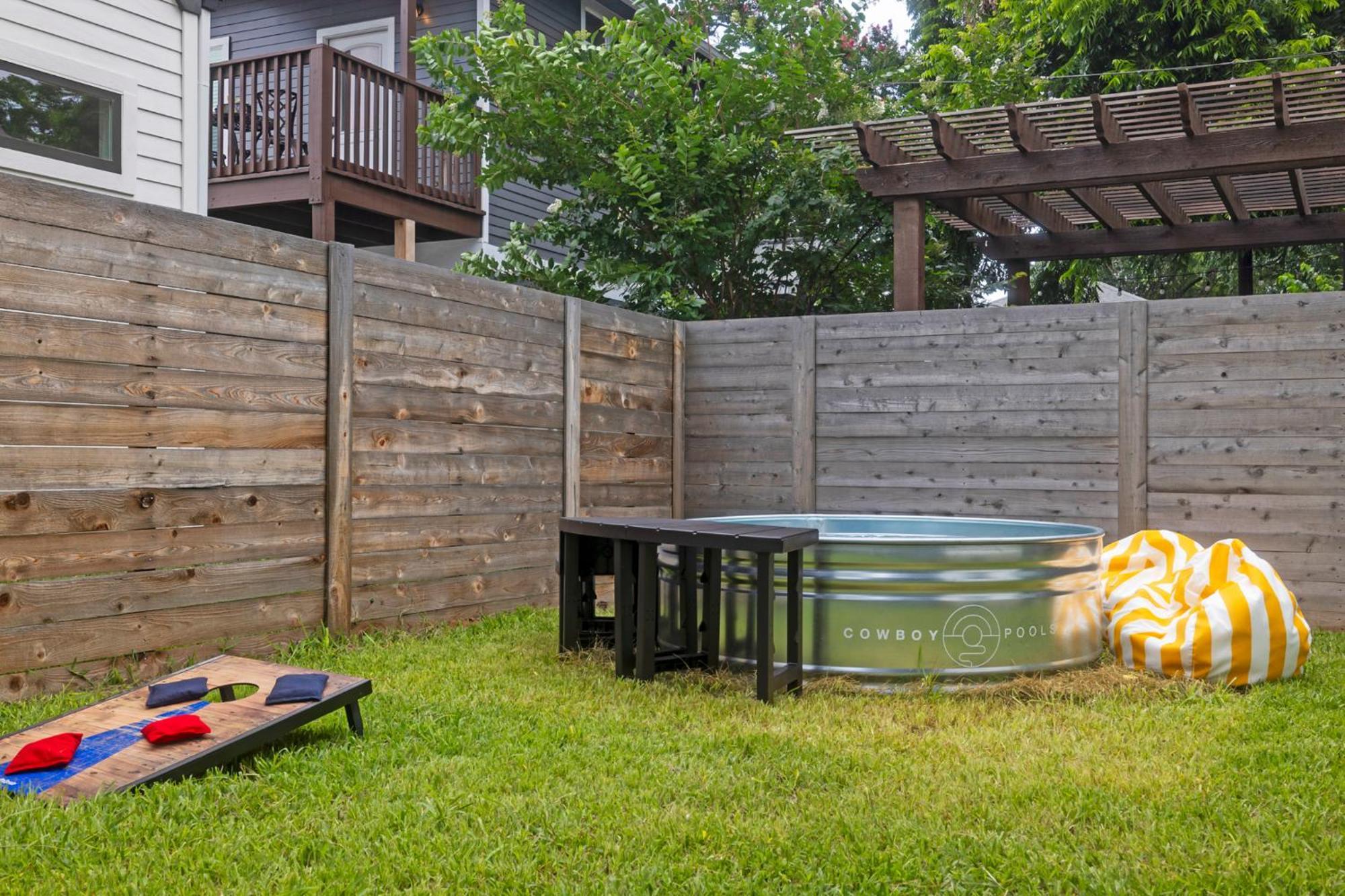 Rainey St Retreat - Cowboy Pool & Urban Chic *