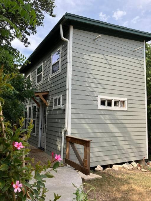 Cozy Coop Casita - Travis-hot Tub-tiny House Holiday home