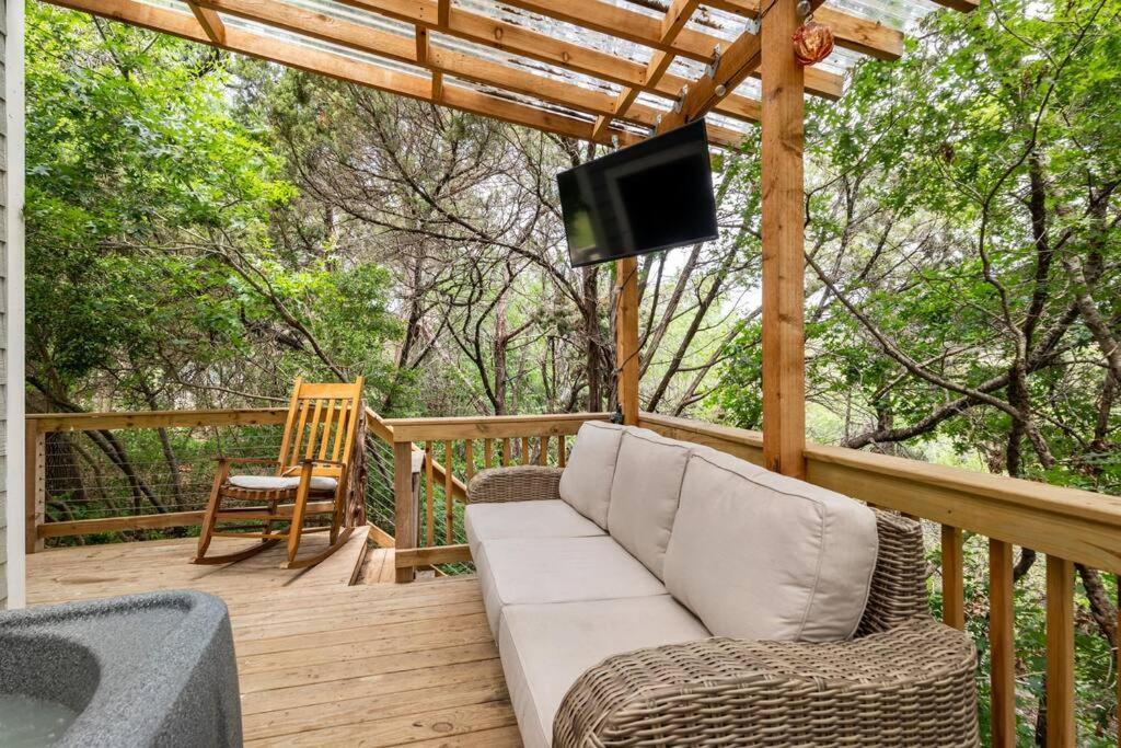 Cozy Coop Casita - Travis-hot Tub-tiny House Austin
