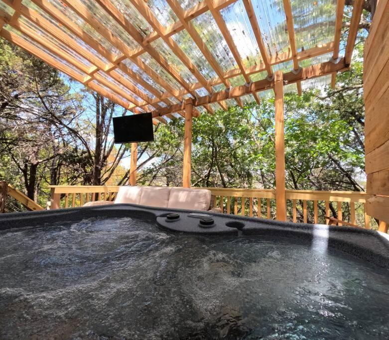 Cozy Coop Casita - Travis-hot Tub-tiny House