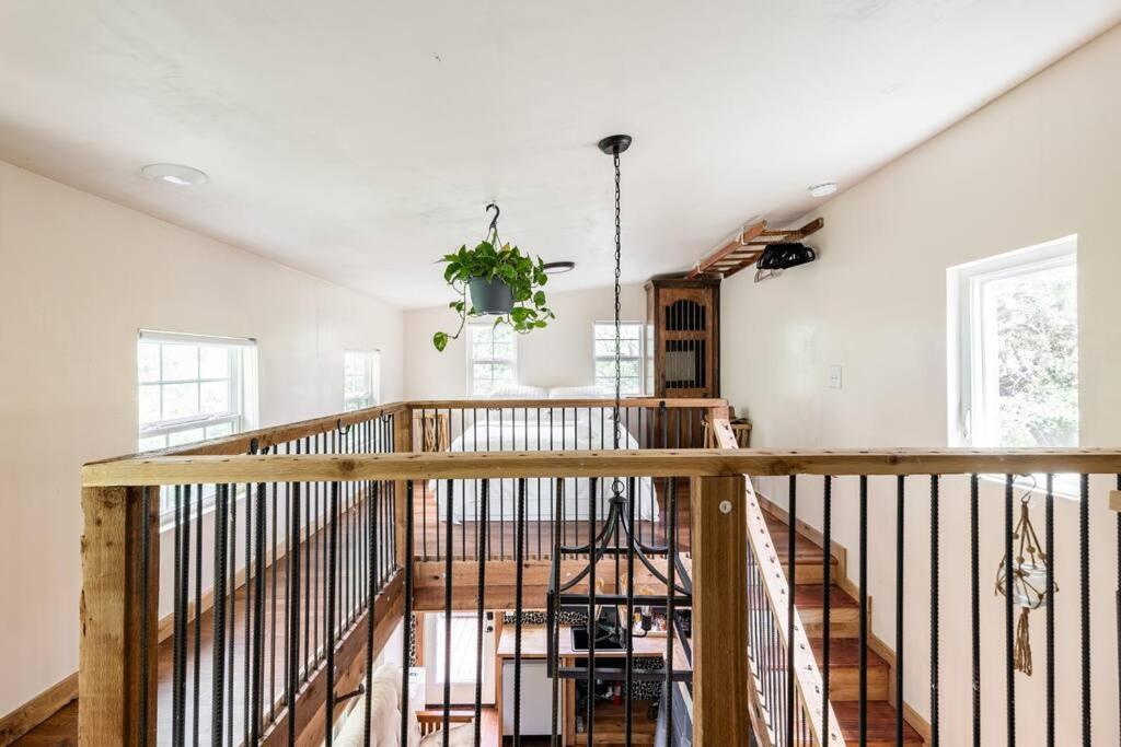 Cozy Coop Casita - Travis-hot Tub-tiny House Holiday home