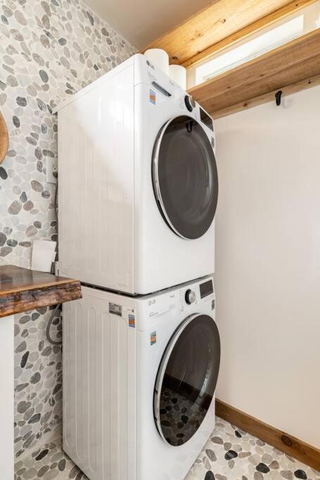 Cozy Coop Casita - Travis-hot Tub-tiny House Holiday home