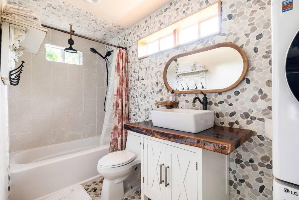 Cozy Coop Casita - Travis-hot Tub-tiny House * Austin