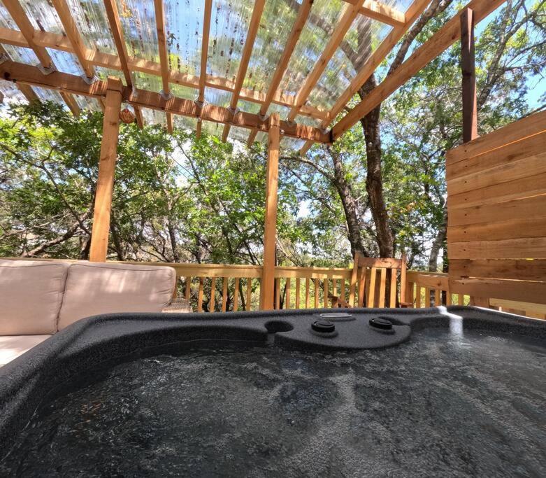 Cozy Coop Casita - Travis-hot Tub-tiny House Holiday home
