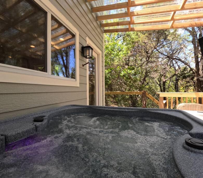 Holiday home Cozy Coop Casita - Travis-hot Tub-tiny House