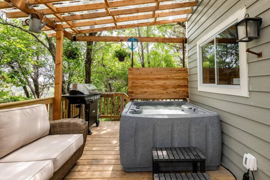 Cozy Coop Casita - Travis-hot Tub-tiny House Holiday home Austin