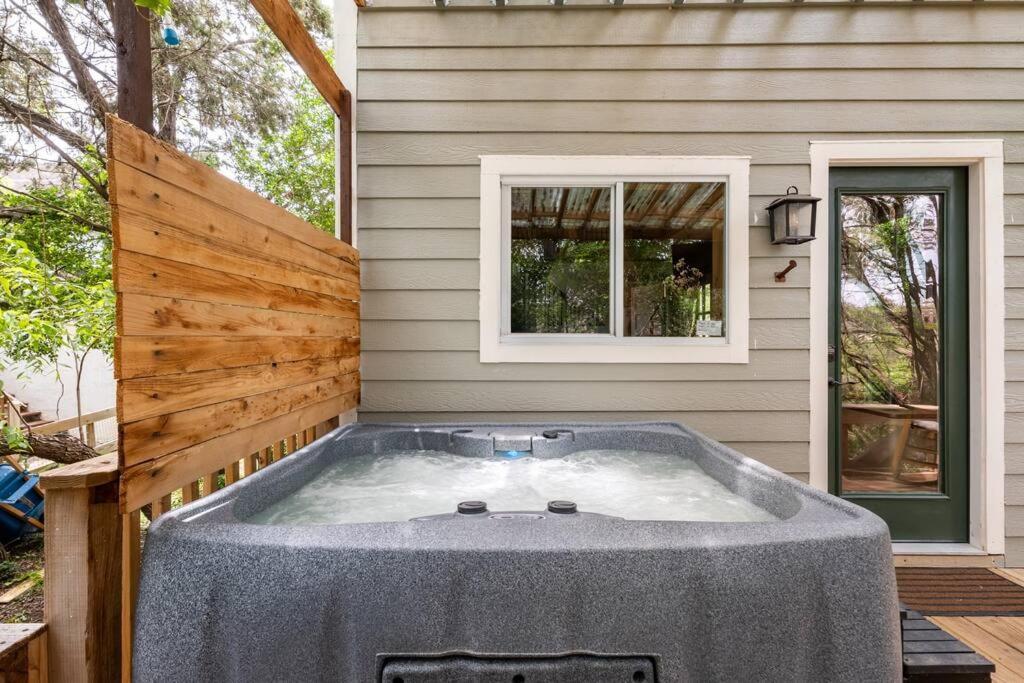 Holiday home Cozy Coop Casita - Travis-hot Tub-tiny House Austin