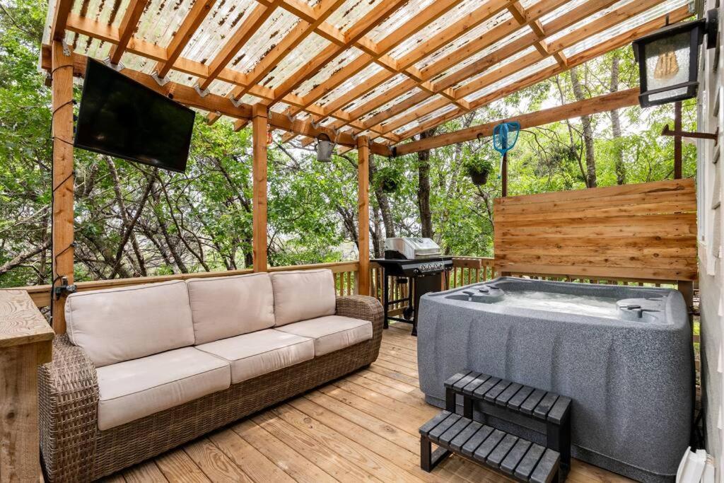 Holiday home Cozy Coop Casita - Travis-hot Tub-tiny House *