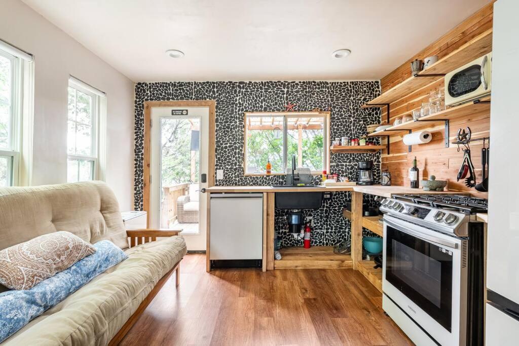 Holiday home Cozy Coop Casita - Travis-hot Tub-tiny House