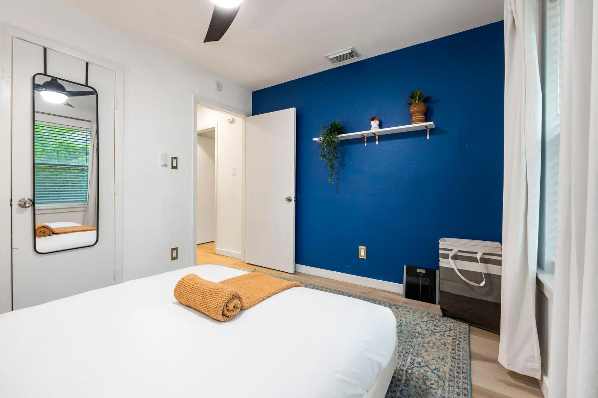 Charming South Lamar Hideaway - Near Zilker & Soco Apartment