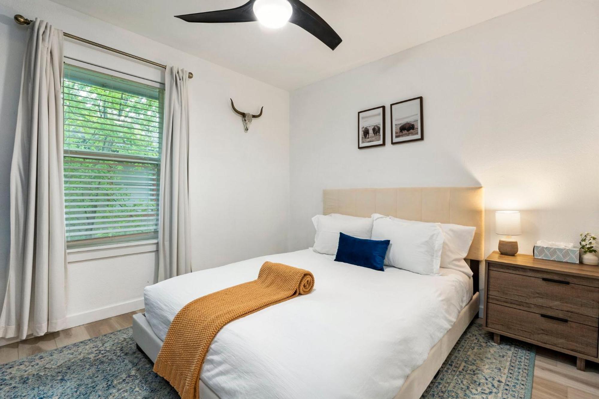 Charming South Lamar Hideaway - Near Zilker & Soco Apartment