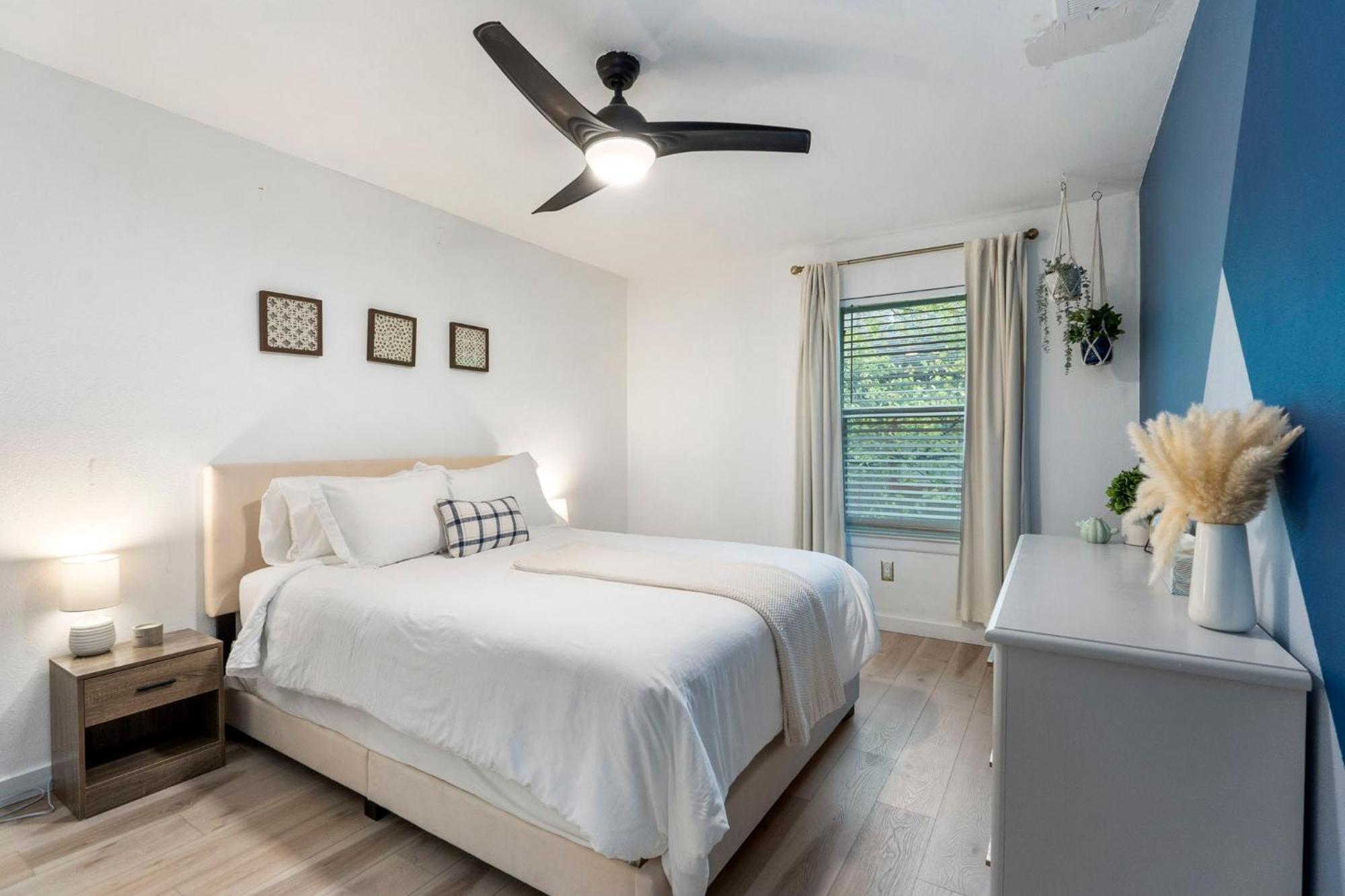 Charming South Lamar Hideaway - Near Zilker & Soco Apartment *