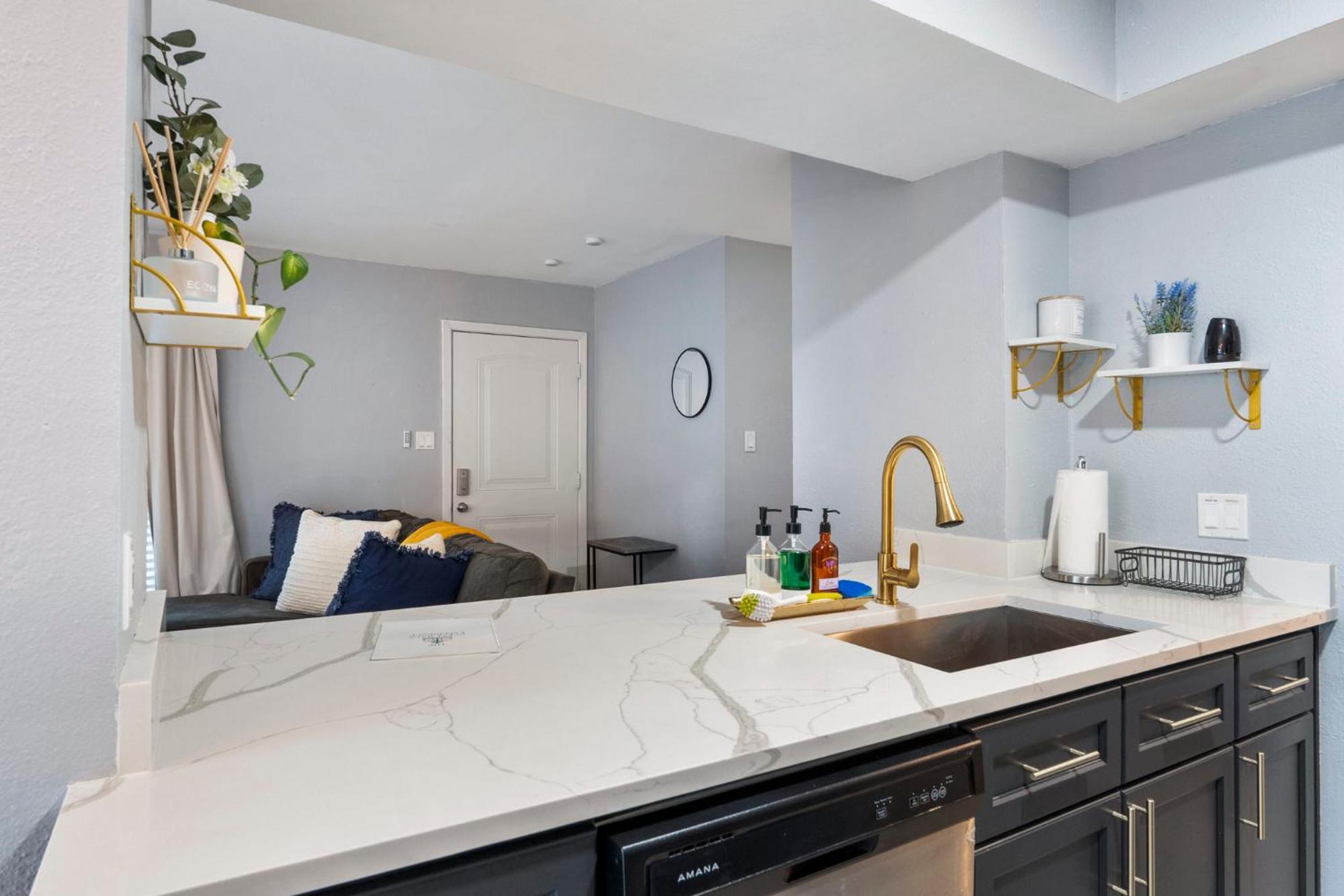 Charming South Lamar Hideaway - Near Zilker & Soco *