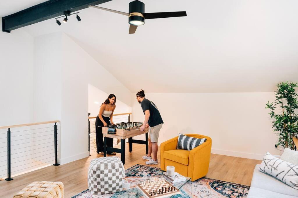 Q2 Stadium Domain Downtown Pool Game Loft Apartment Austin