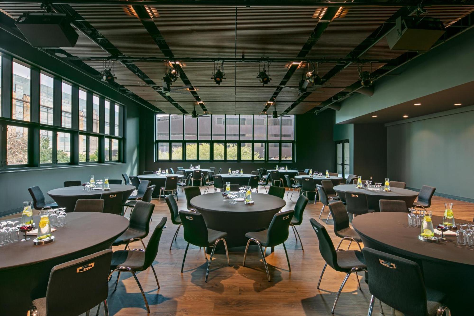 W Hotel 4*