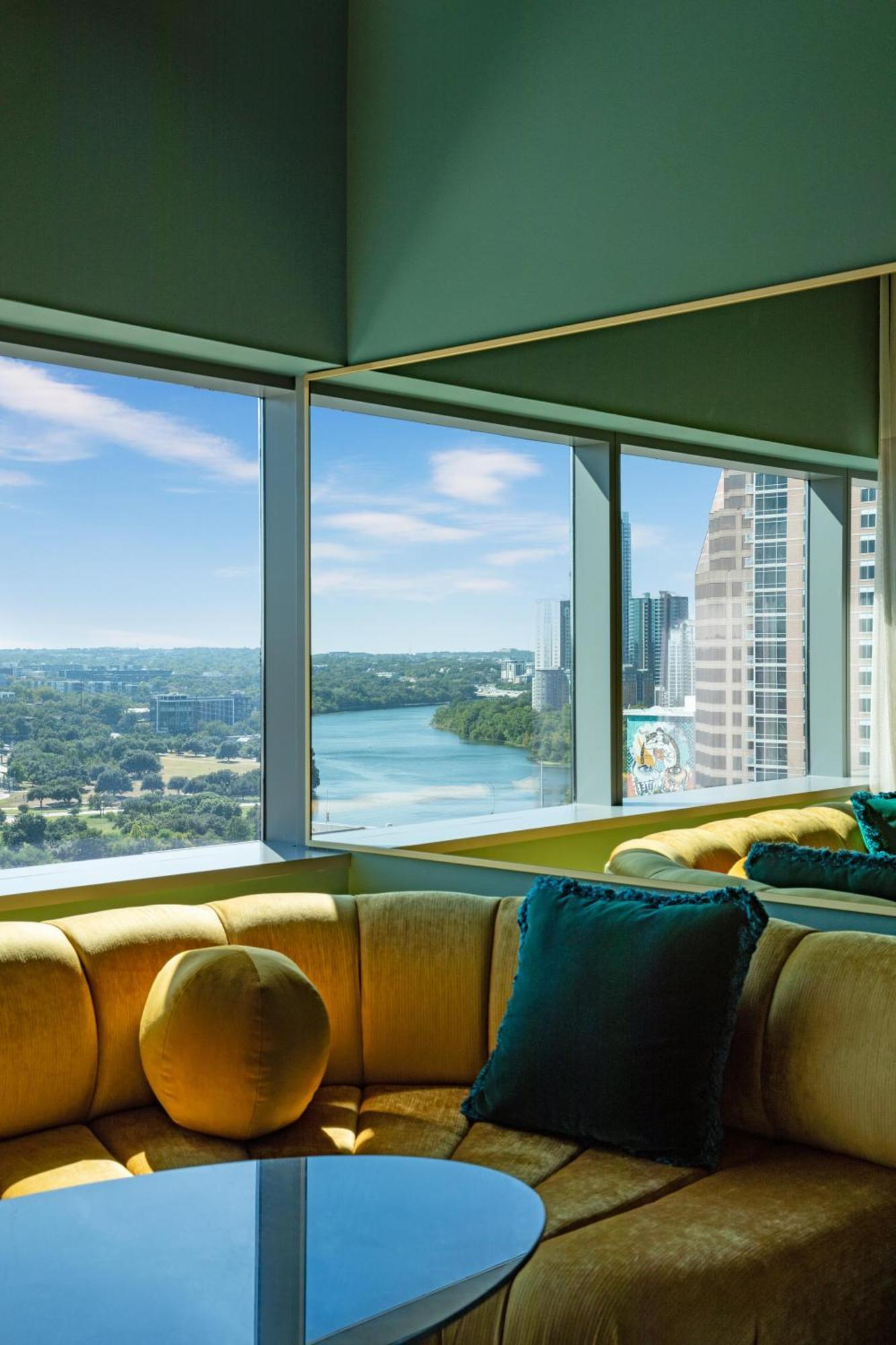 Hotel W 4*