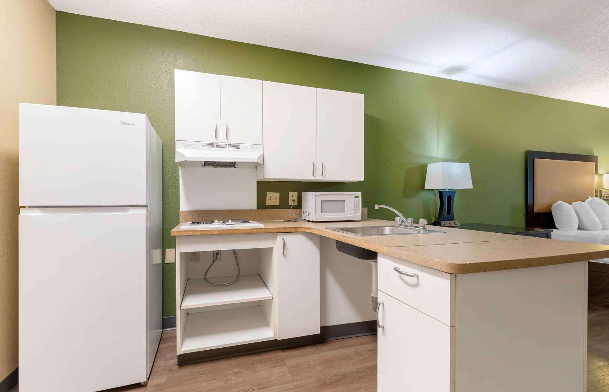 Extended America Select - - Northwest - Lakeline Mall Hotel