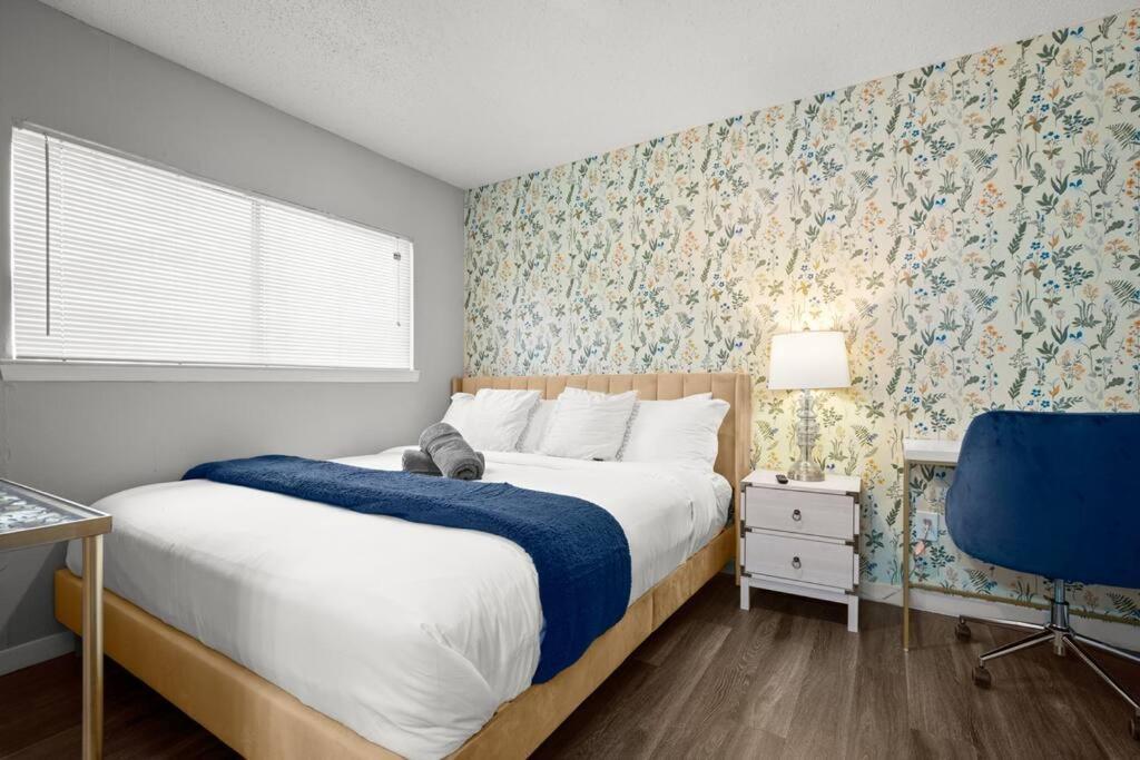 Close To Downtown Fast Wi-fi Parking Pool *