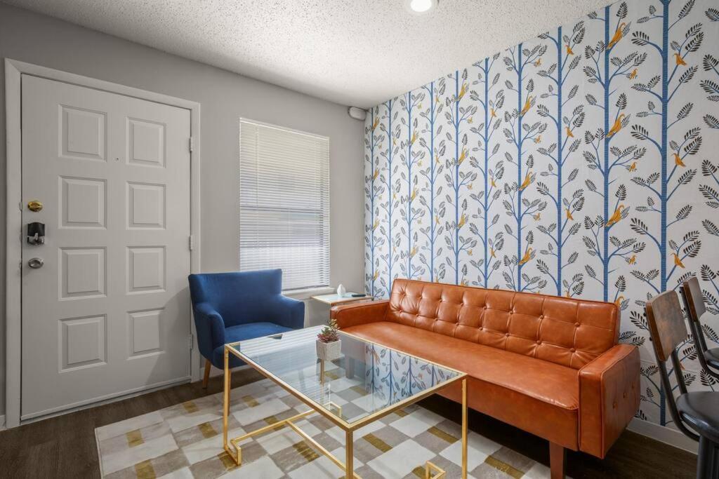 Close To Downtown Fast Wi-fi Parking Pool *