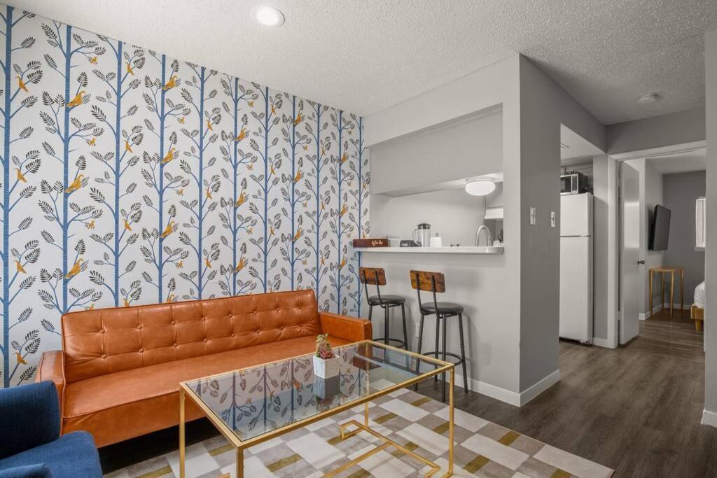Apartment Close To Downtown Fast Wi-fi Parking Pool Austin