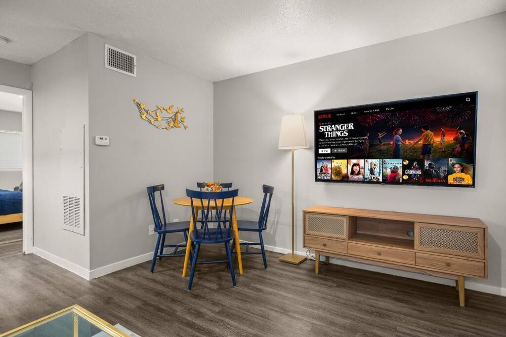 Close To Downtown Fast Wi-fi Parking Pool *