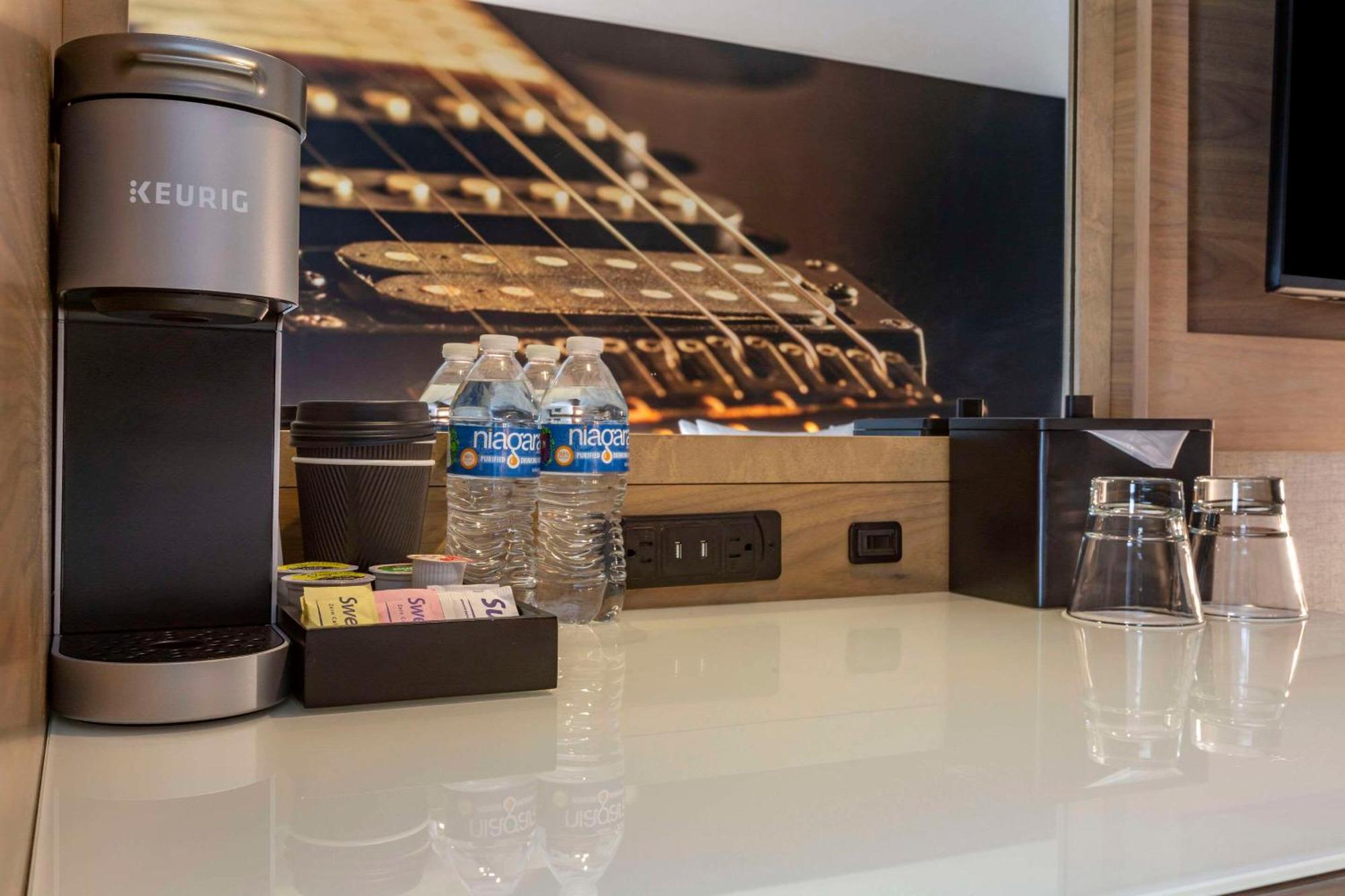 Cambria Airport Hotel 3*