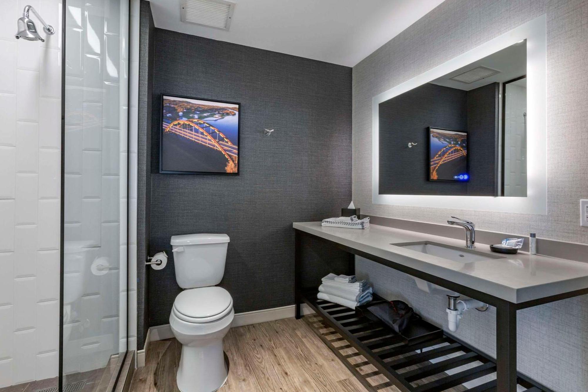 Hotel Cambria Airport 3*