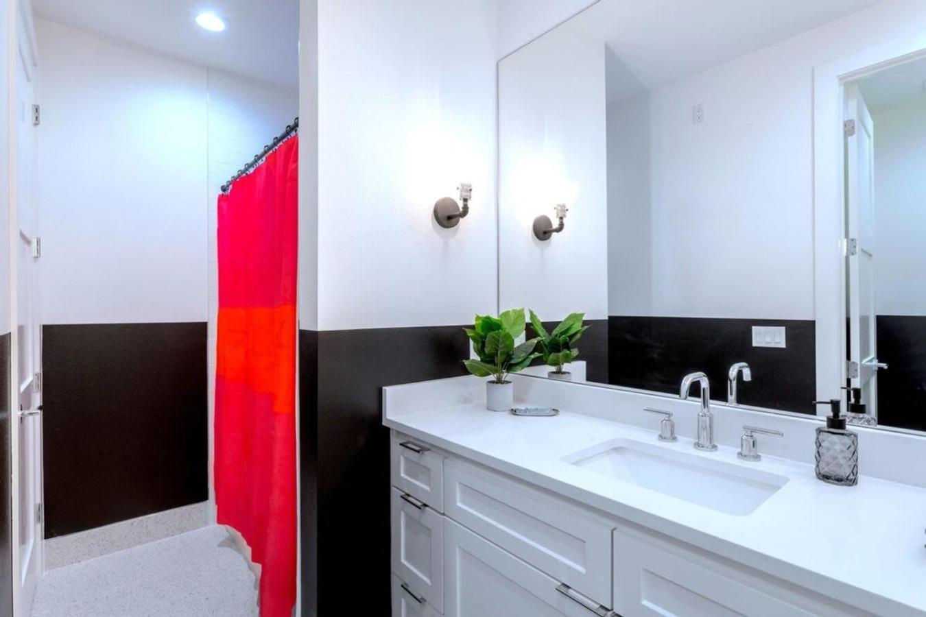 Check-mate Sleeps 18 & Only 7min To Downtown Atx Holiday home Austin
