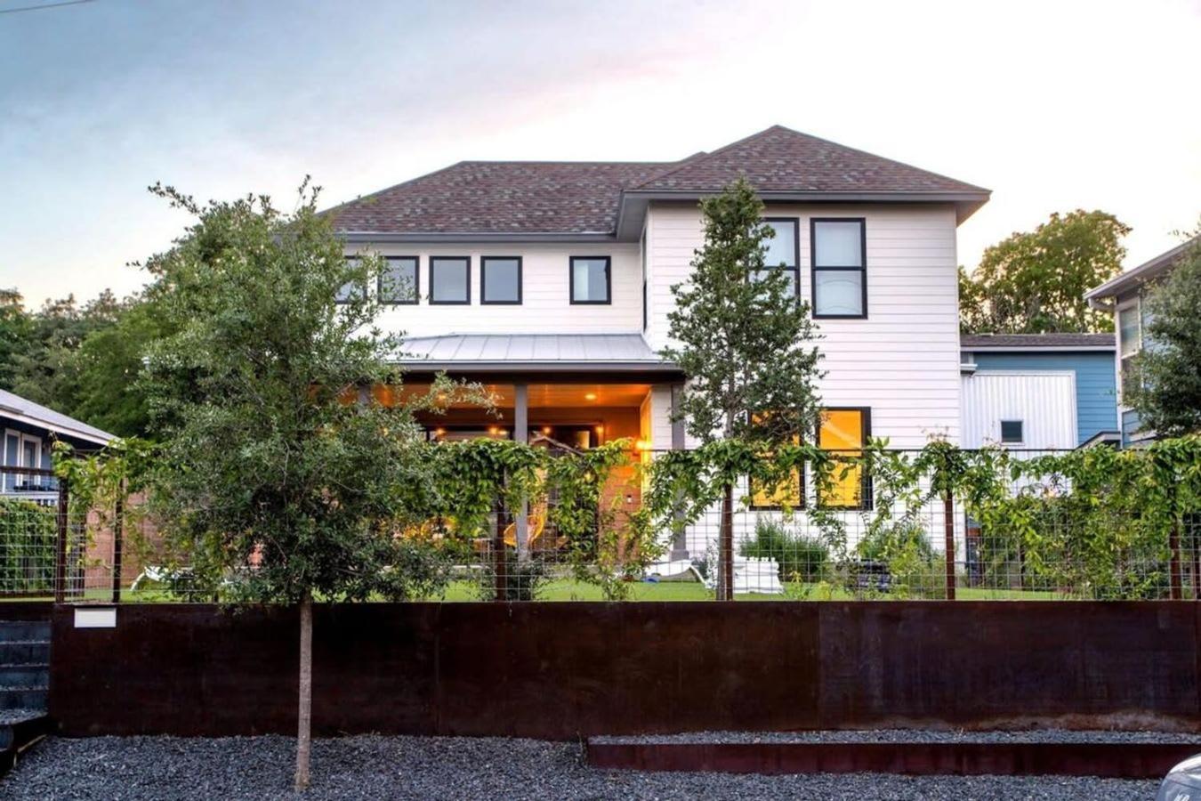 Check-mate Sleeps 18 & Only 7min To Downtown Atx * Austin