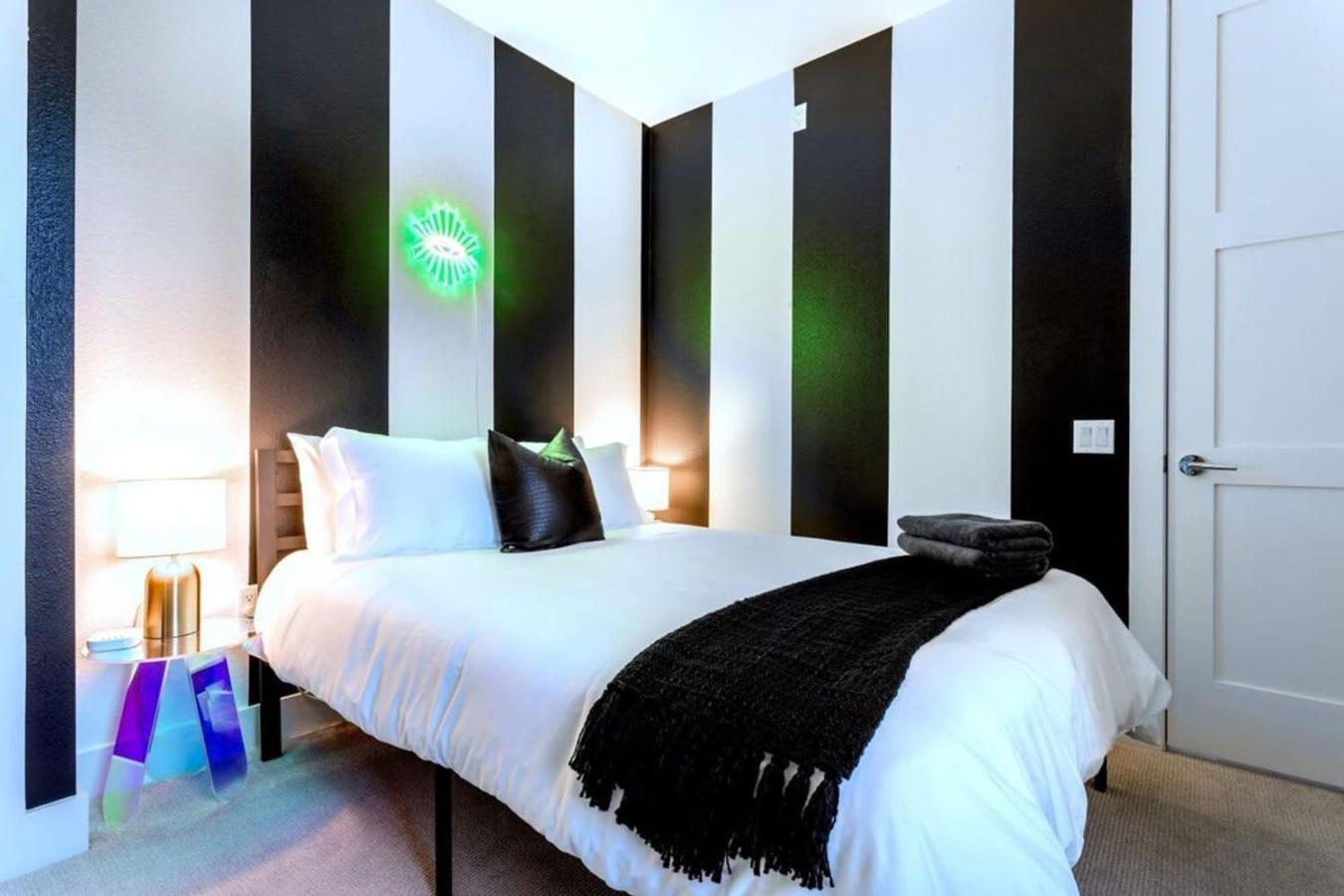 Check-mate Sleeps 18 & Only 7min To Downtown Atx