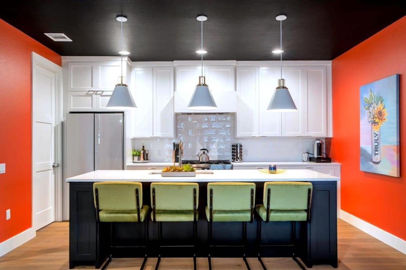 Holiday home Check-mate Sleeps 18 & Only 7min To Downtown Atx *