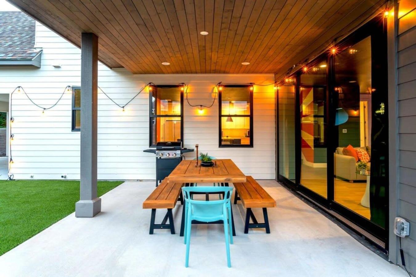Check-mate Sleeps 18 & Only 7min To Downtown Atx Holiday home Austin