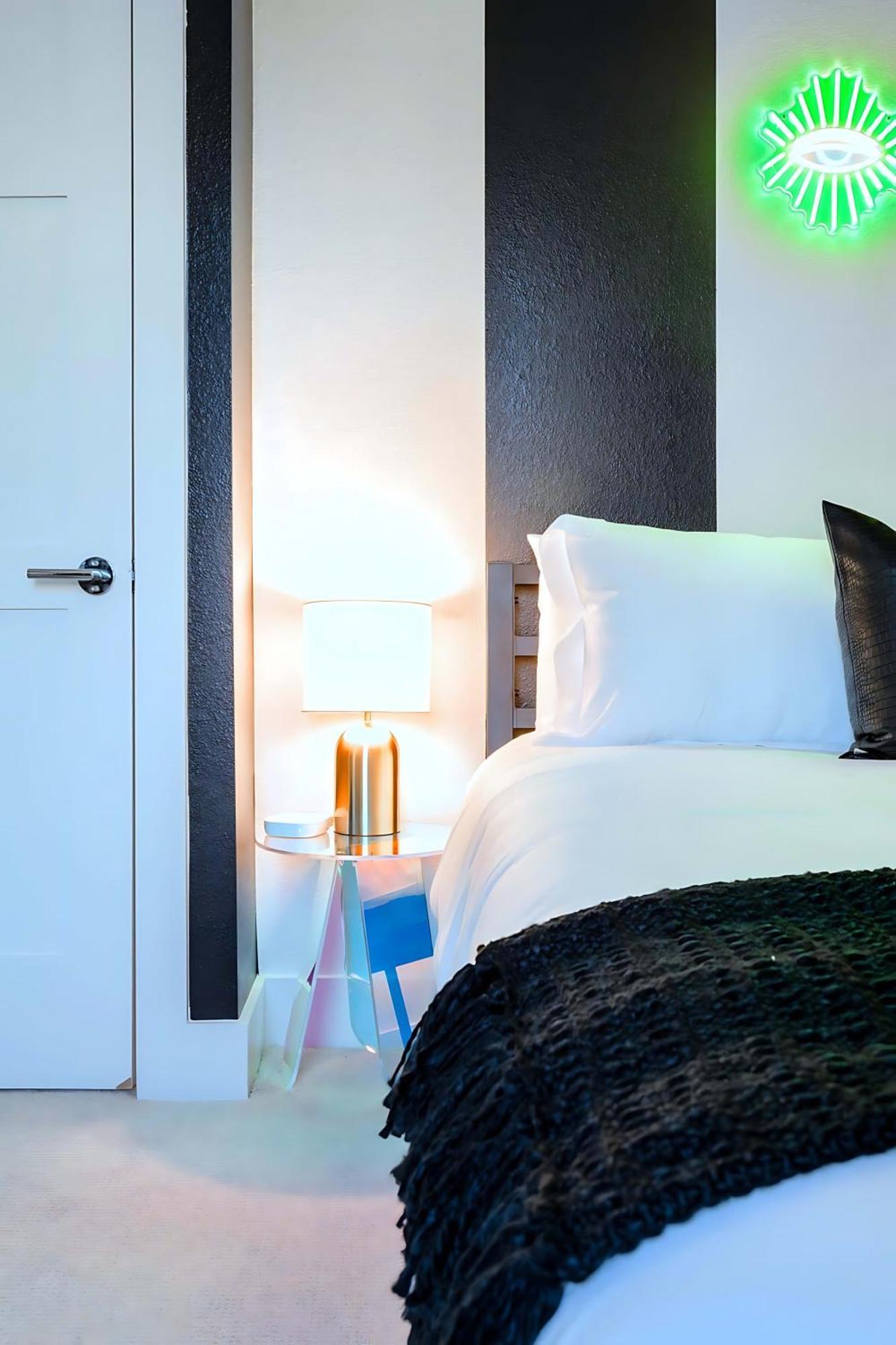 Check-mate Sleeps 18 & Only 7min To Downtown Atx * Austin