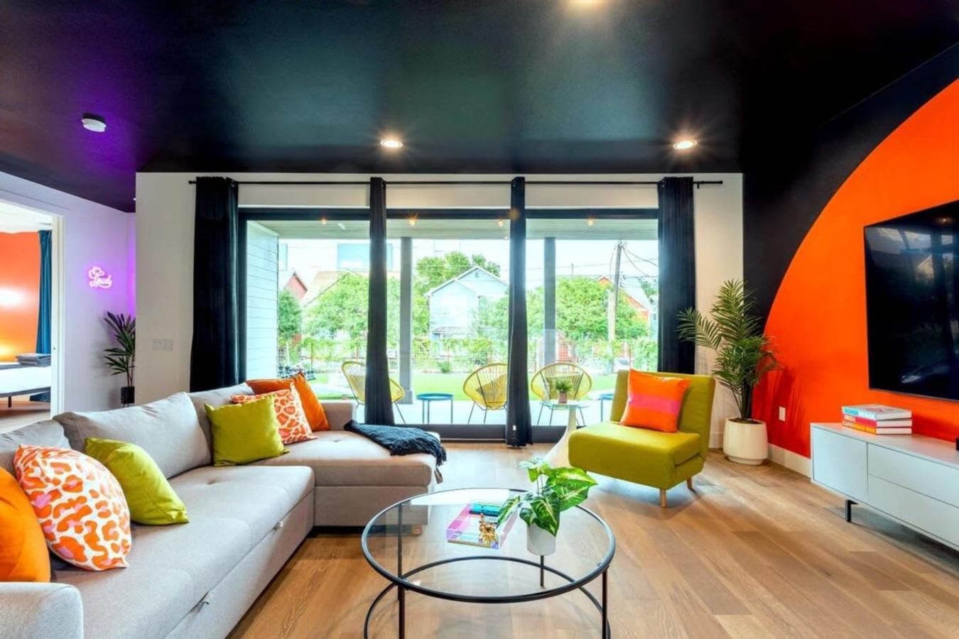 Check-mate Sleeps 18 & Only 7min To Downtown Atx Holiday home