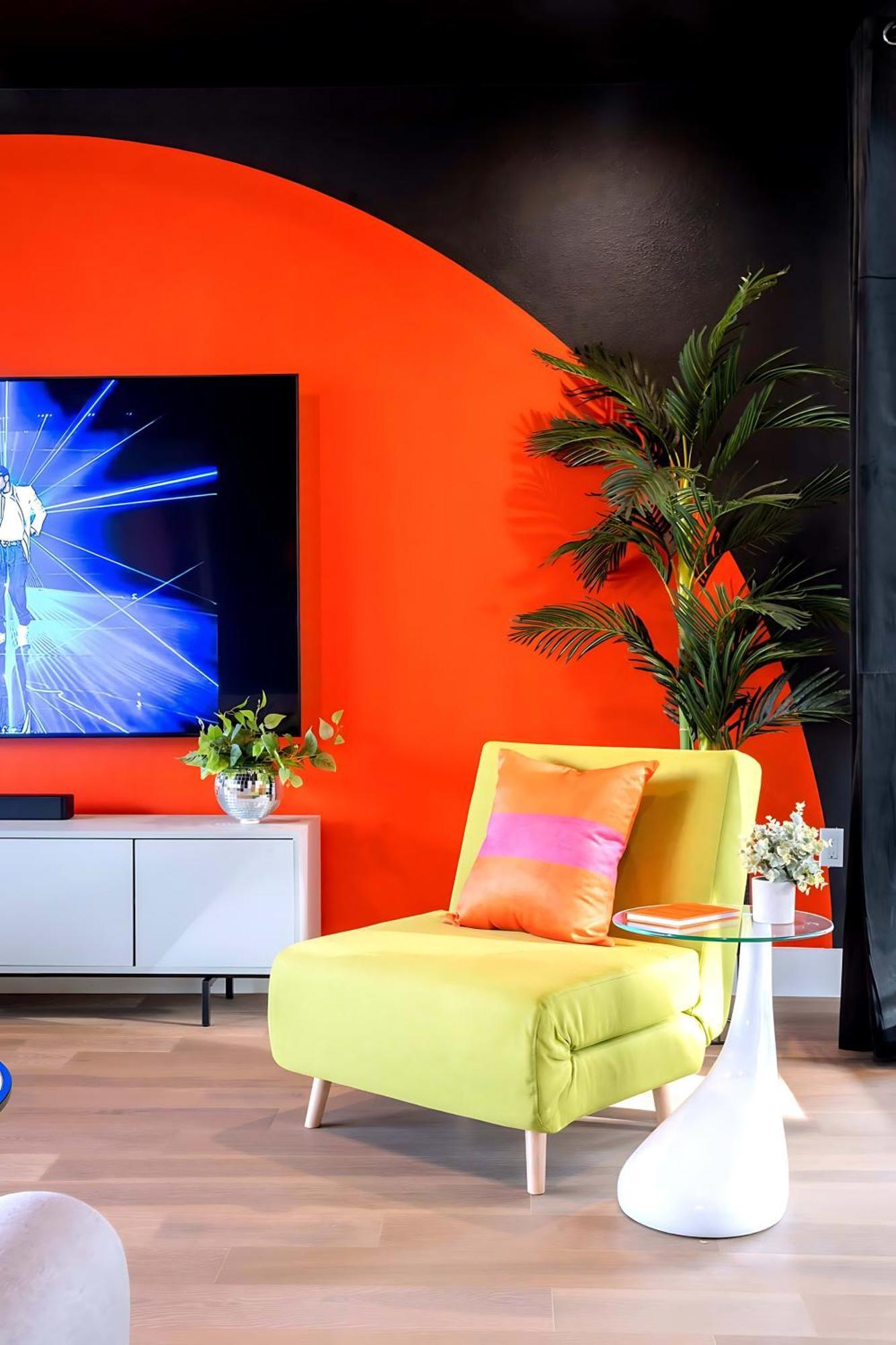 Check-mate Sleeps 18 & Only 7min To Downtown Atx Holiday home Austin