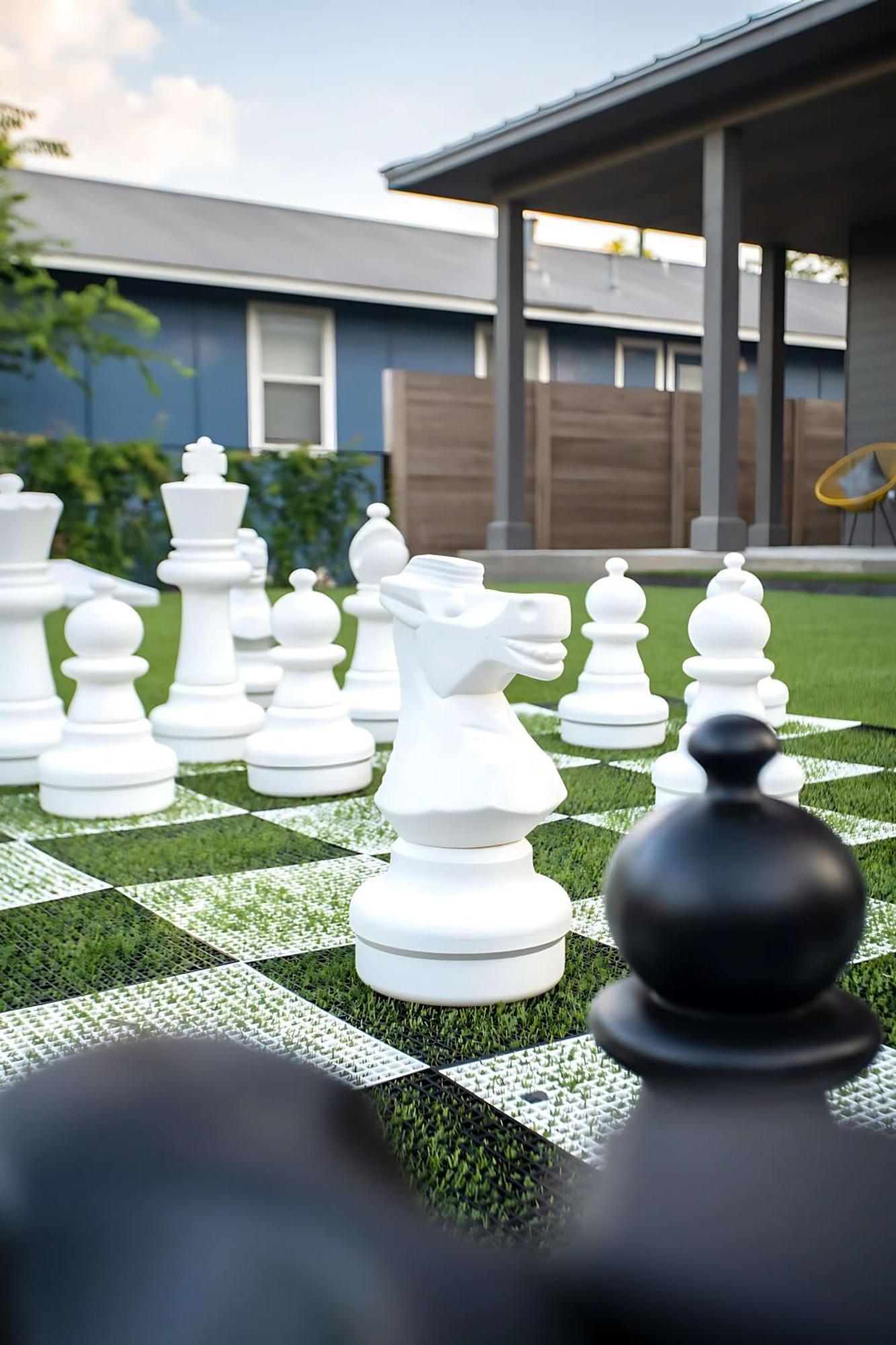 Check-mate Sleeps 18 & Only 7min To Downtown Atx Holiday home Austin