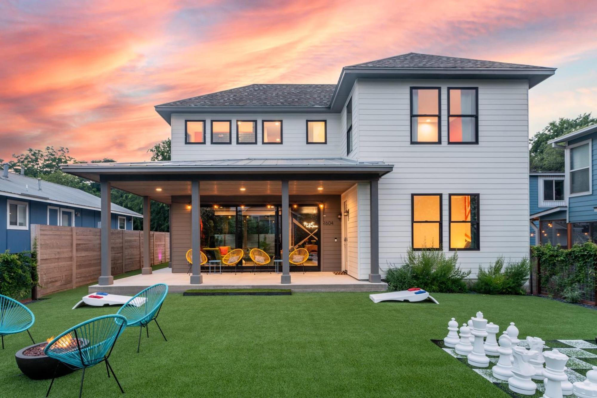 Holiday home Check-mate Sleeps 18 & Only 7min To Downtown Atx Austin